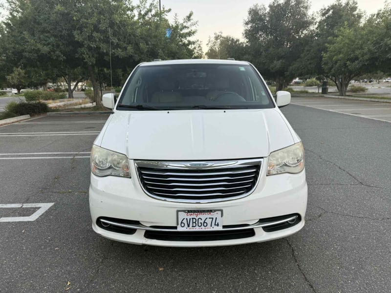 2012 CHRYSLER Town and Country photo 2