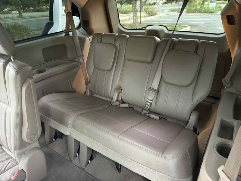 2012 CHRYSLER Town and Country photo 13