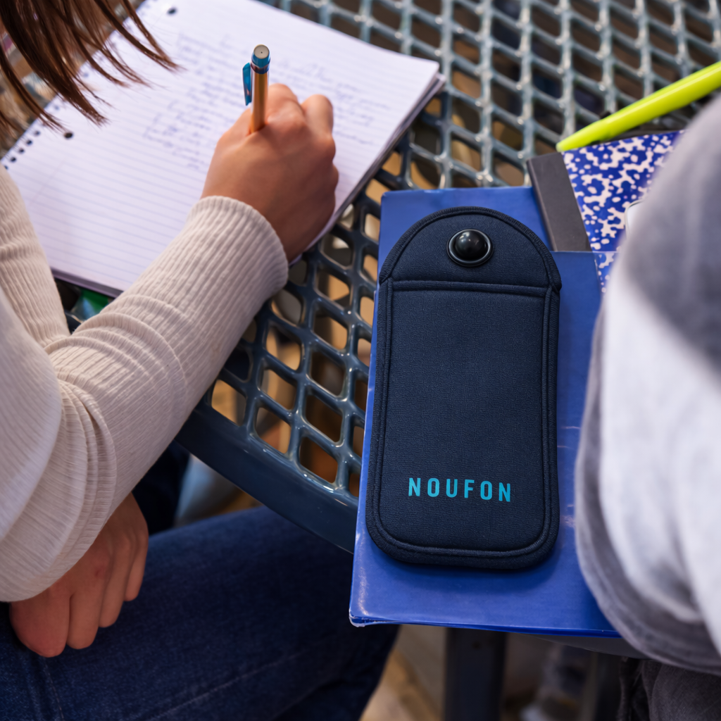 Sistema NOUFON instalado en un aula escolar