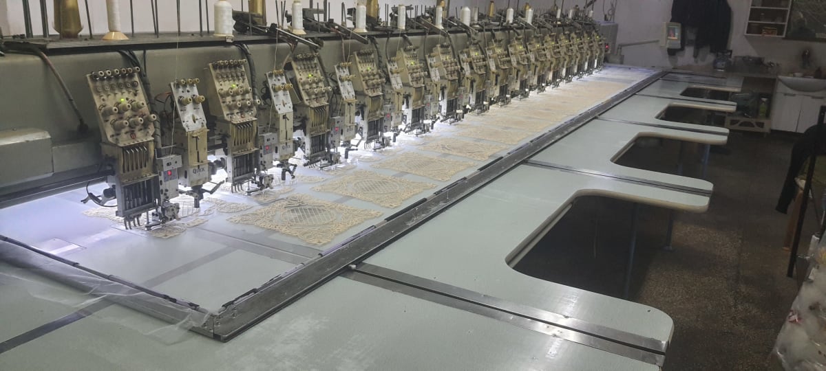  satılık 15 kafa 2007 model lase kort pullu 45x140 çalıṣma alanı nakış makinası