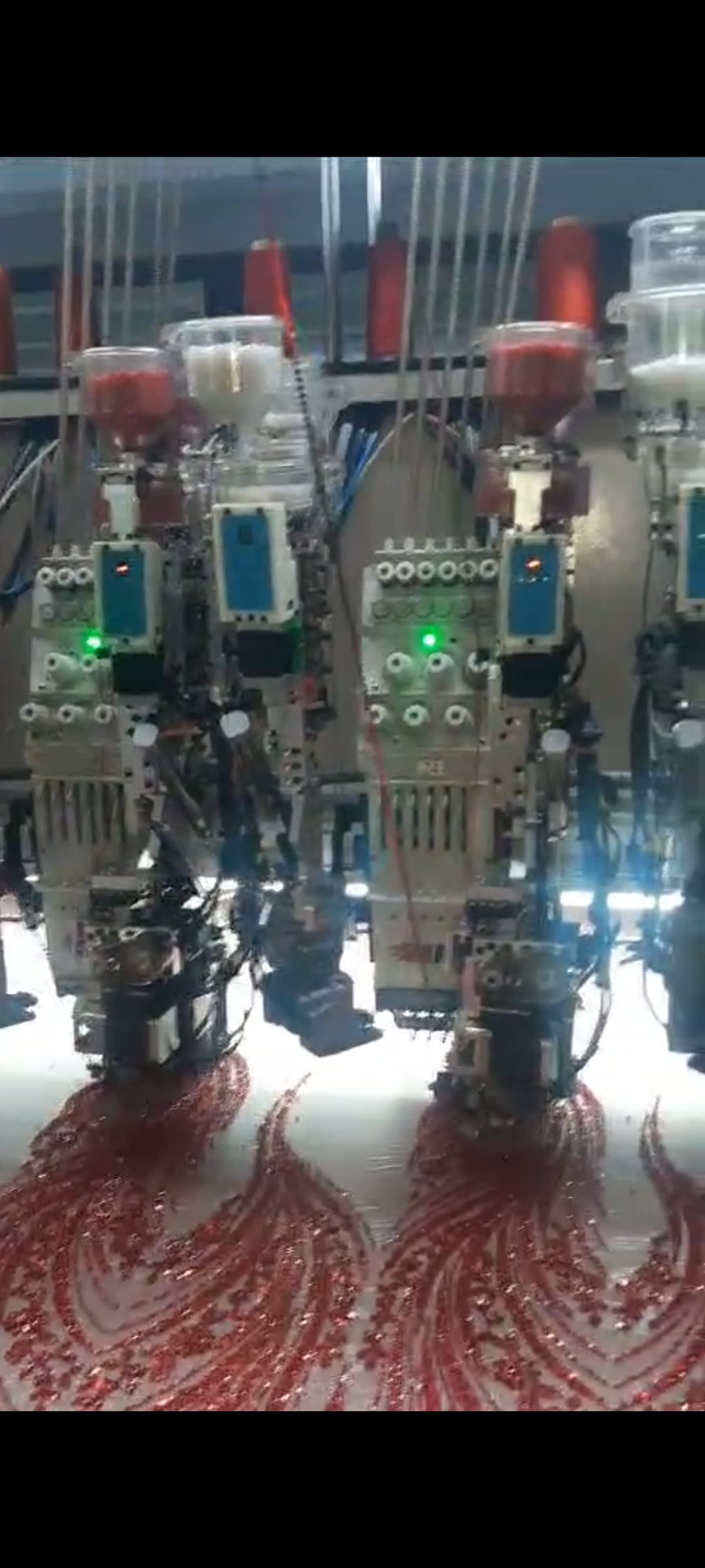 Satılık maya marka 34 kafa 4 boncuk çift pullu 2023 model 33×160 kasnak ölçüsü nakış makinesi.