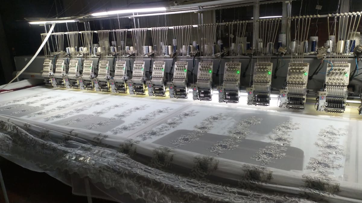 Satılık 28 kafa 2016 model çift kortlu 33x160 kasnak ölçüsü nakış makinası.