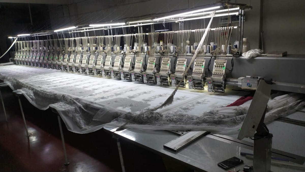 Satılık 28 kafa 2016 model çift kortlu 33x160 kasnak ölçüsü nakış makinası. - 2