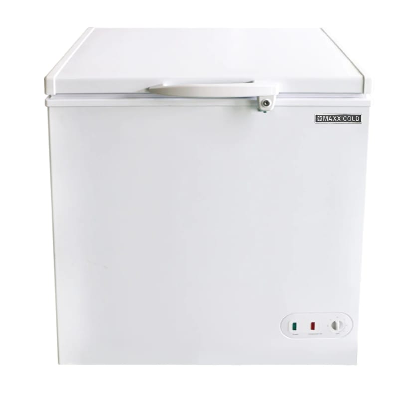 Maxx Cold MXSH5.2SHC White 5.2 Cu. Ft. Solid Top Chest Freezer, 115V