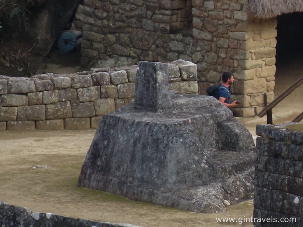 Extreme zoom of Intihuatana astronomical instrument