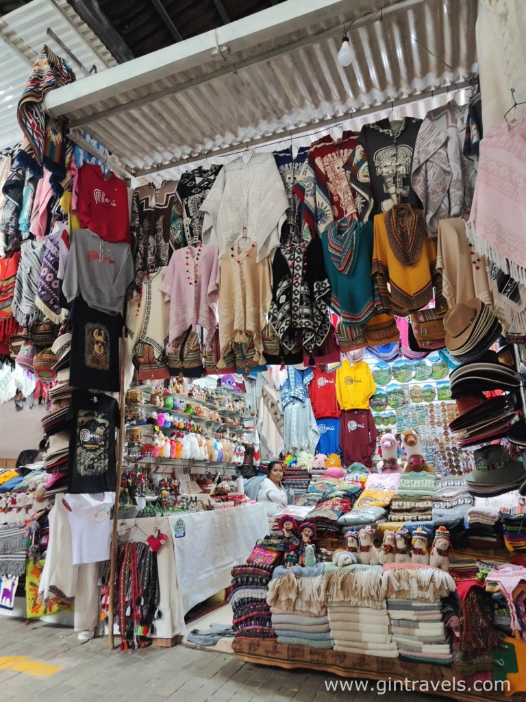 Agua Calientes market