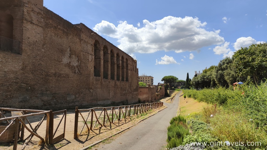 Beautiful paths in Giardini Viale Carlo Felice