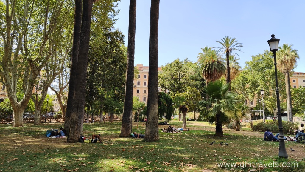 People in Piazza Vittorio Emanuele II di Savoia