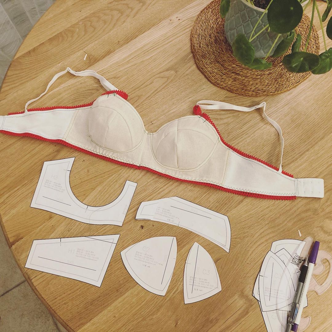 Let's make a bra: supplies