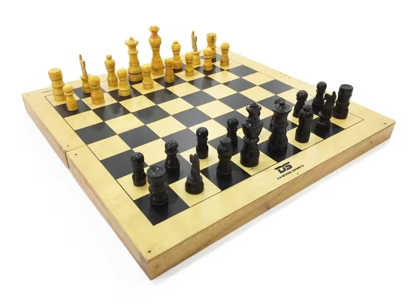 Dawson Sports Chess Board w/ Chessmen
