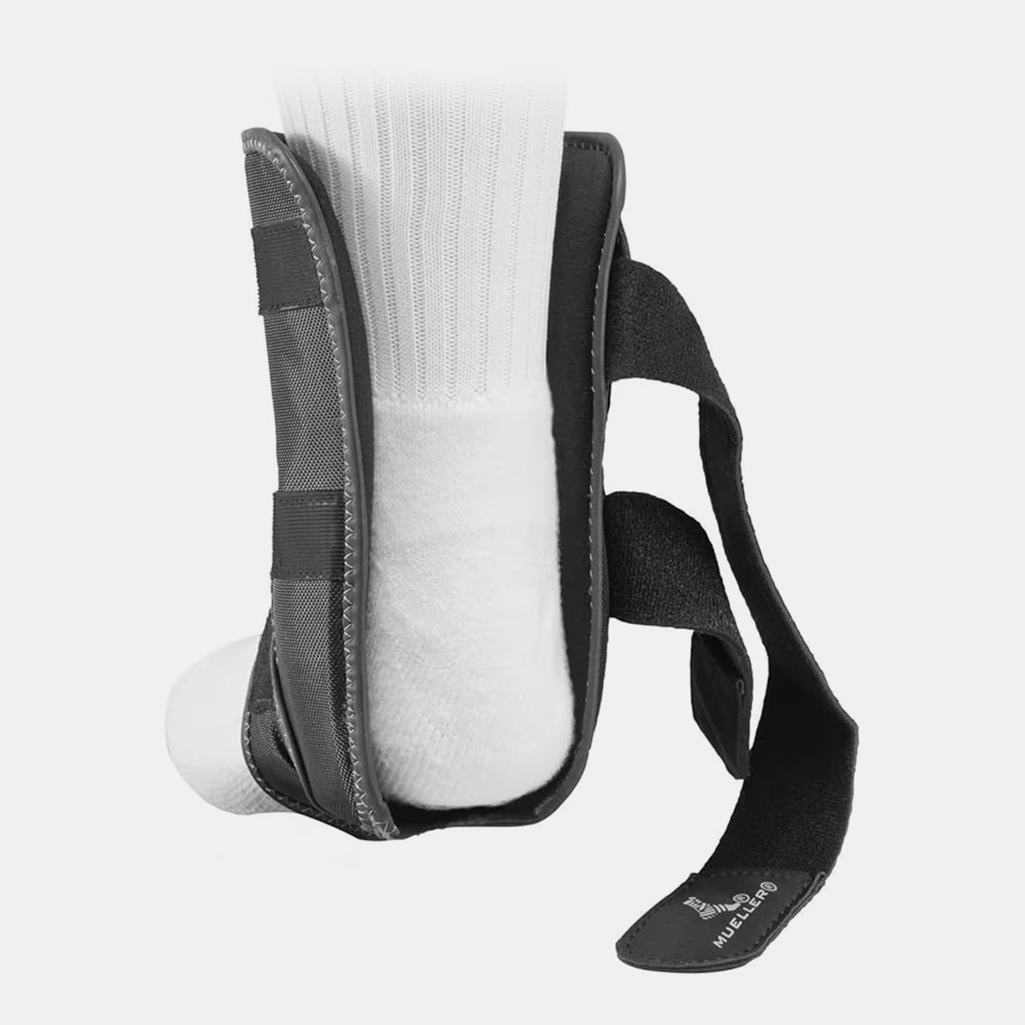 Mueller HG80 Premium Hard Shell Ankle Brace Right XL