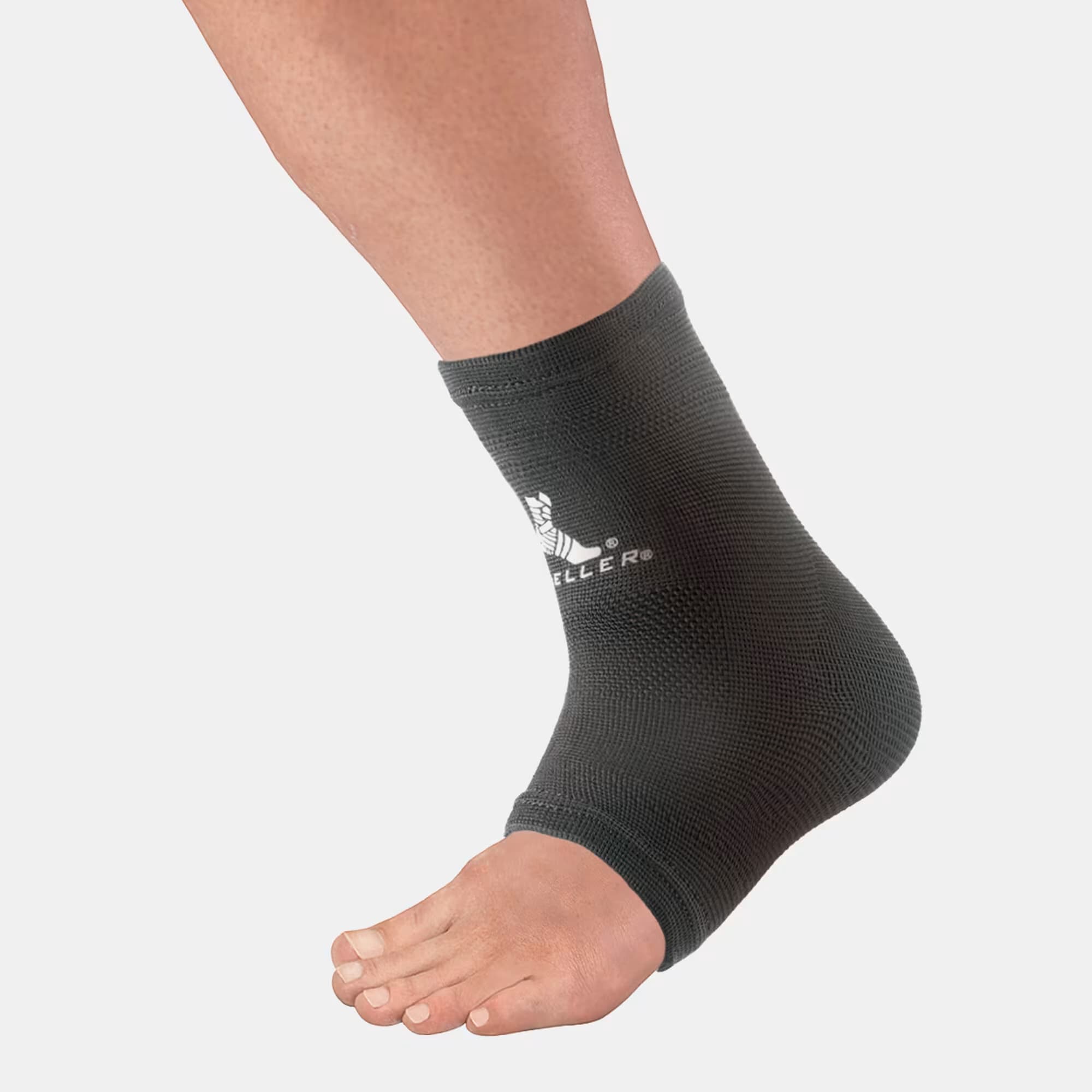 Mueller Elastic Ankle Support Black M