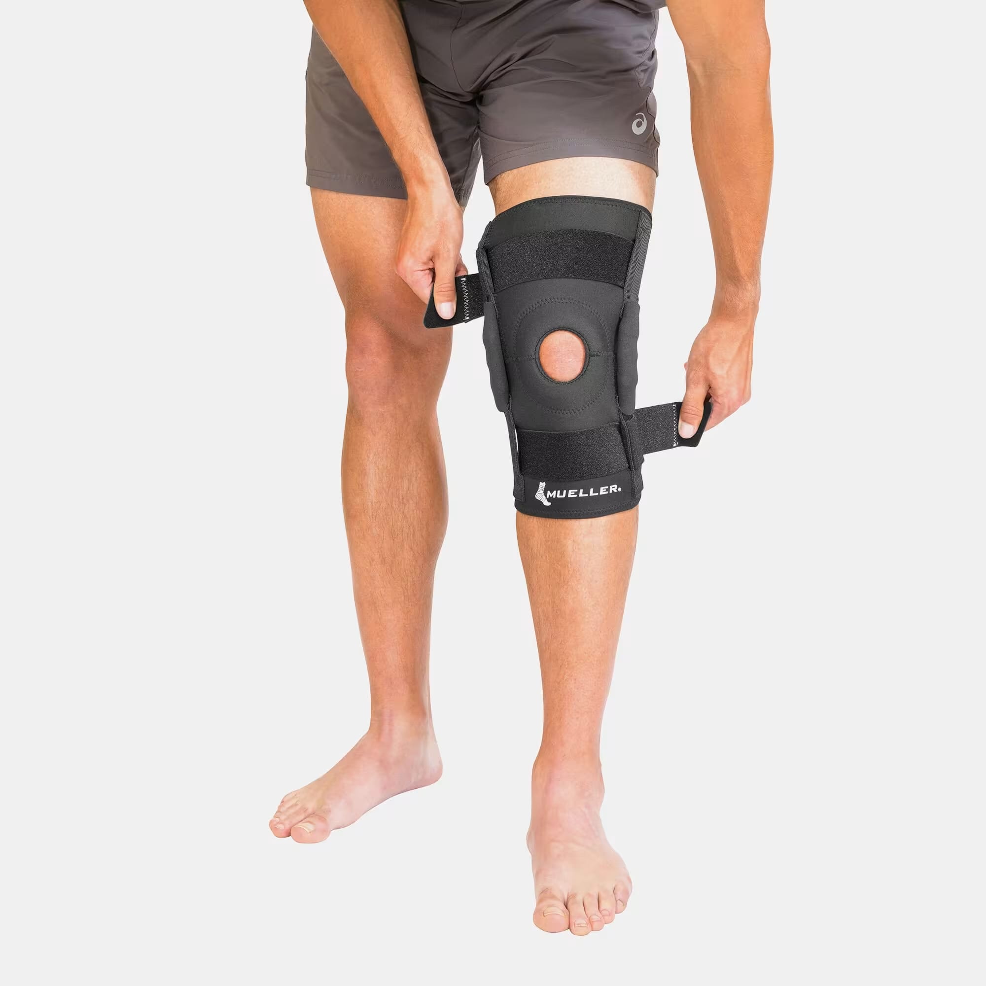 Mueller Hinged Wraparound Knee Brace S/M