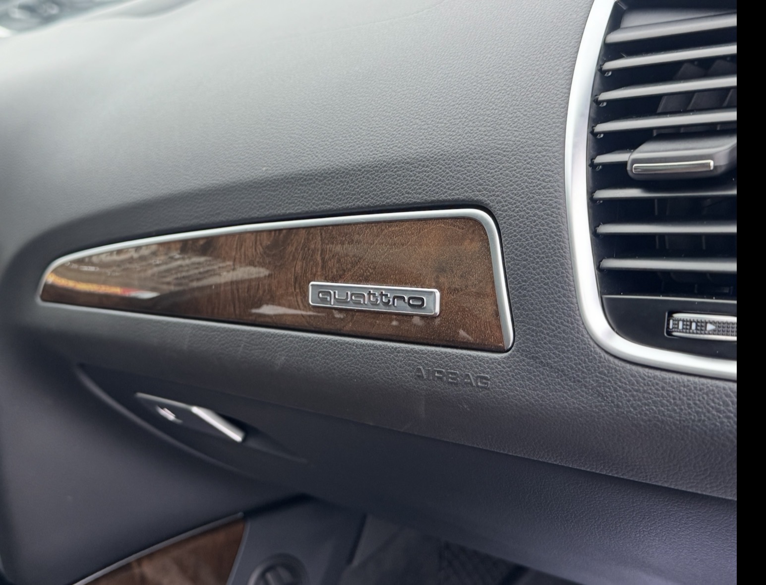 Audi Q5 2.0T Quattro photo 10