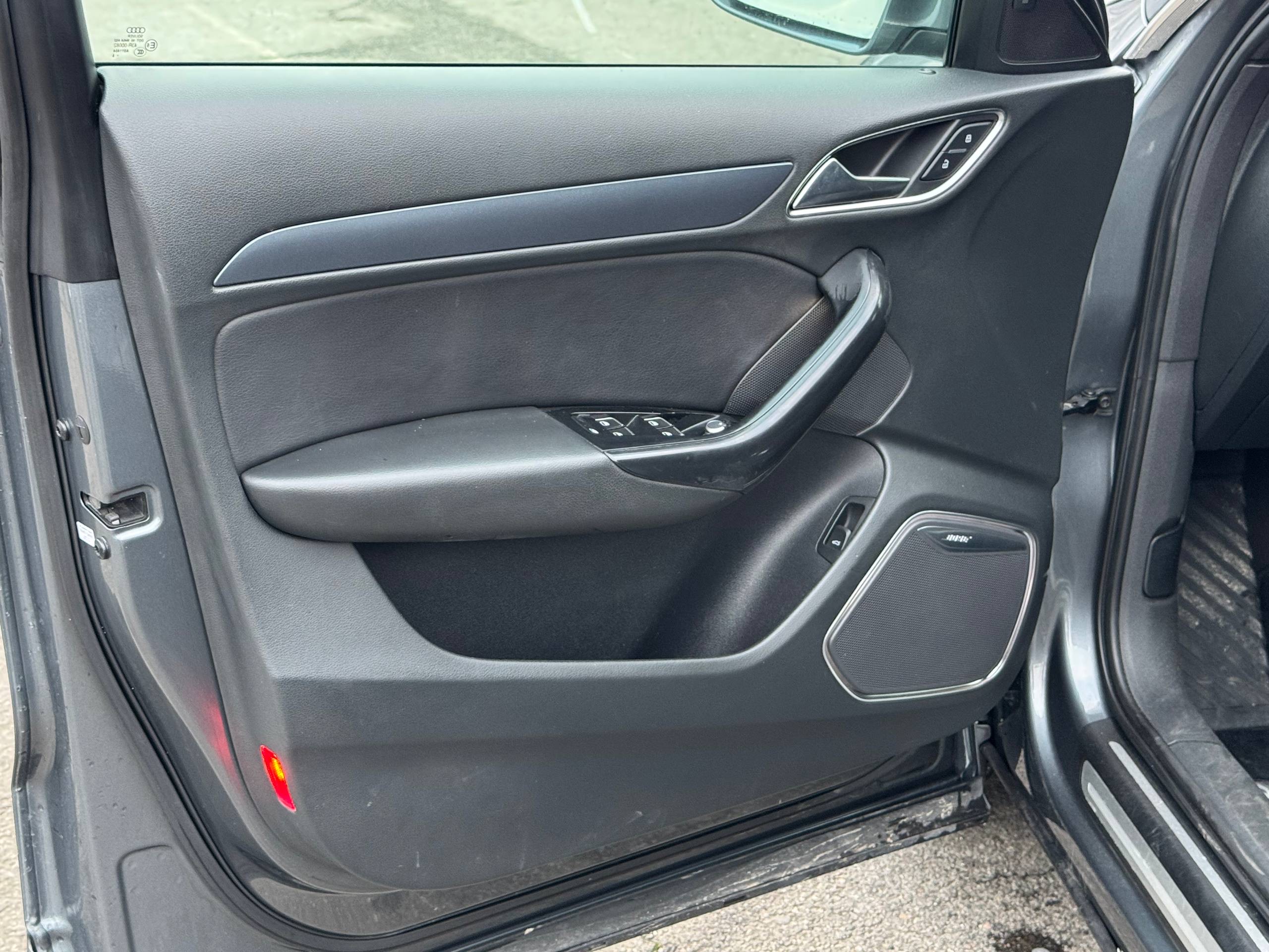 Audi Q3 2.0T Prestige Sline photo 5