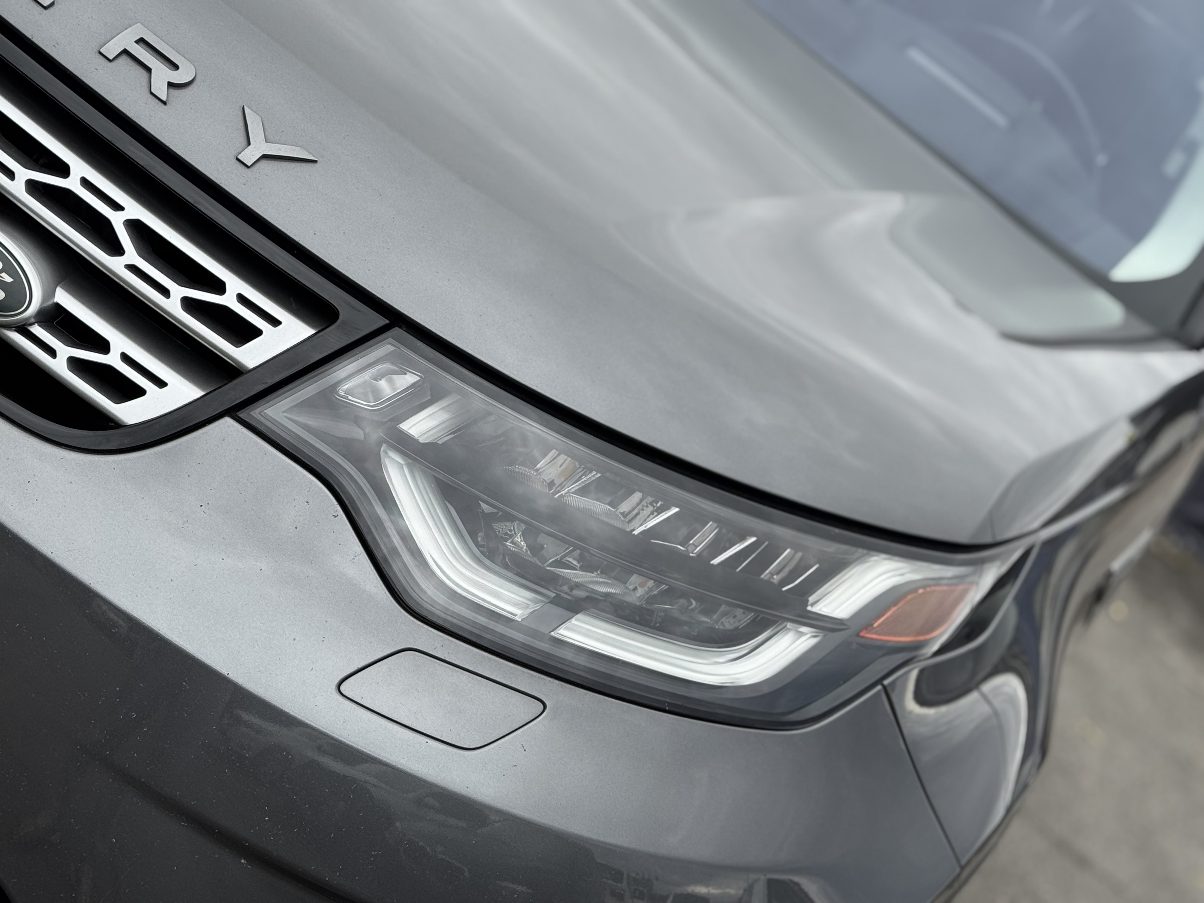 Land Rover Discovery V photo 11