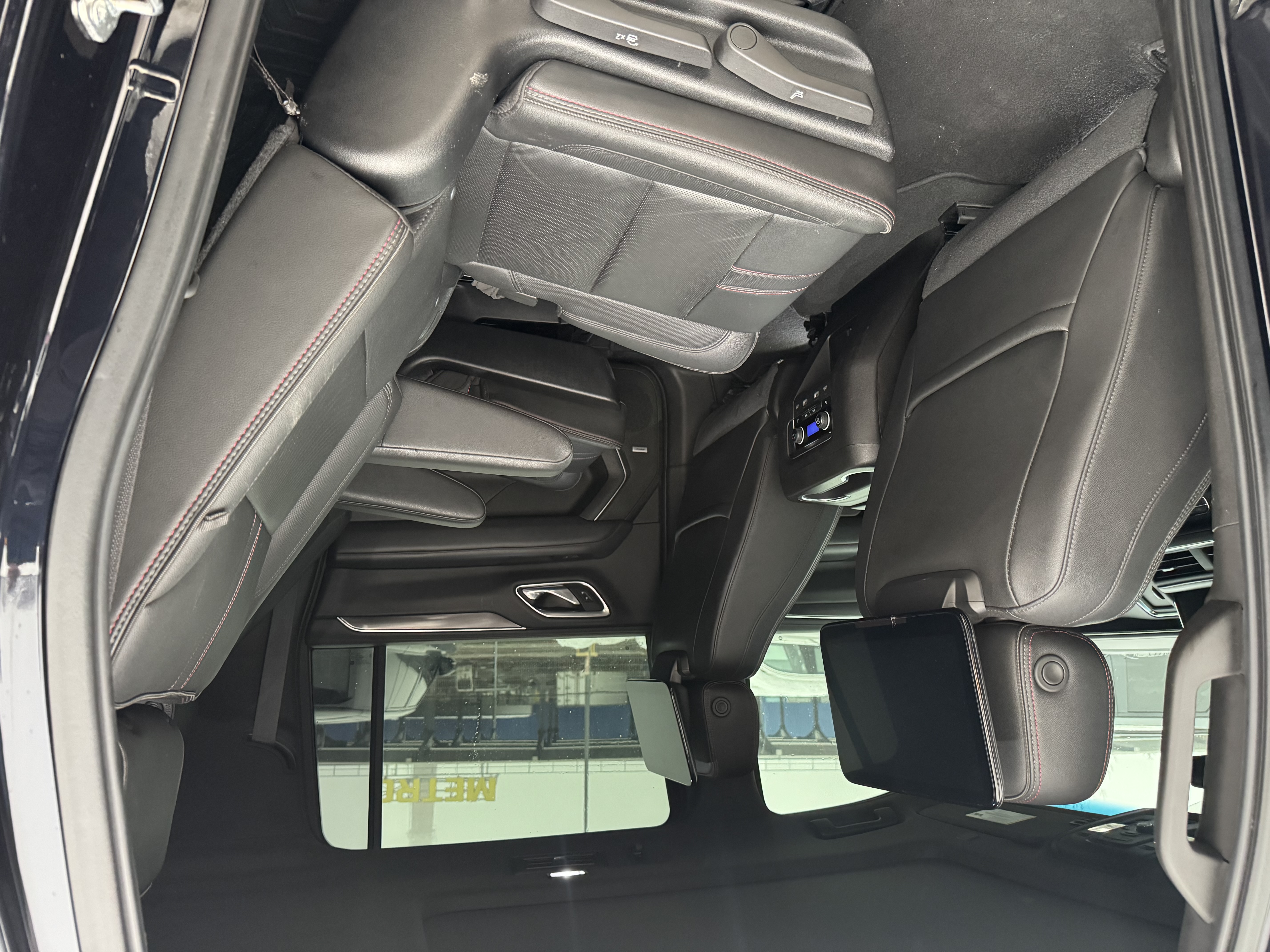 Chevrolet Suburban photo 8