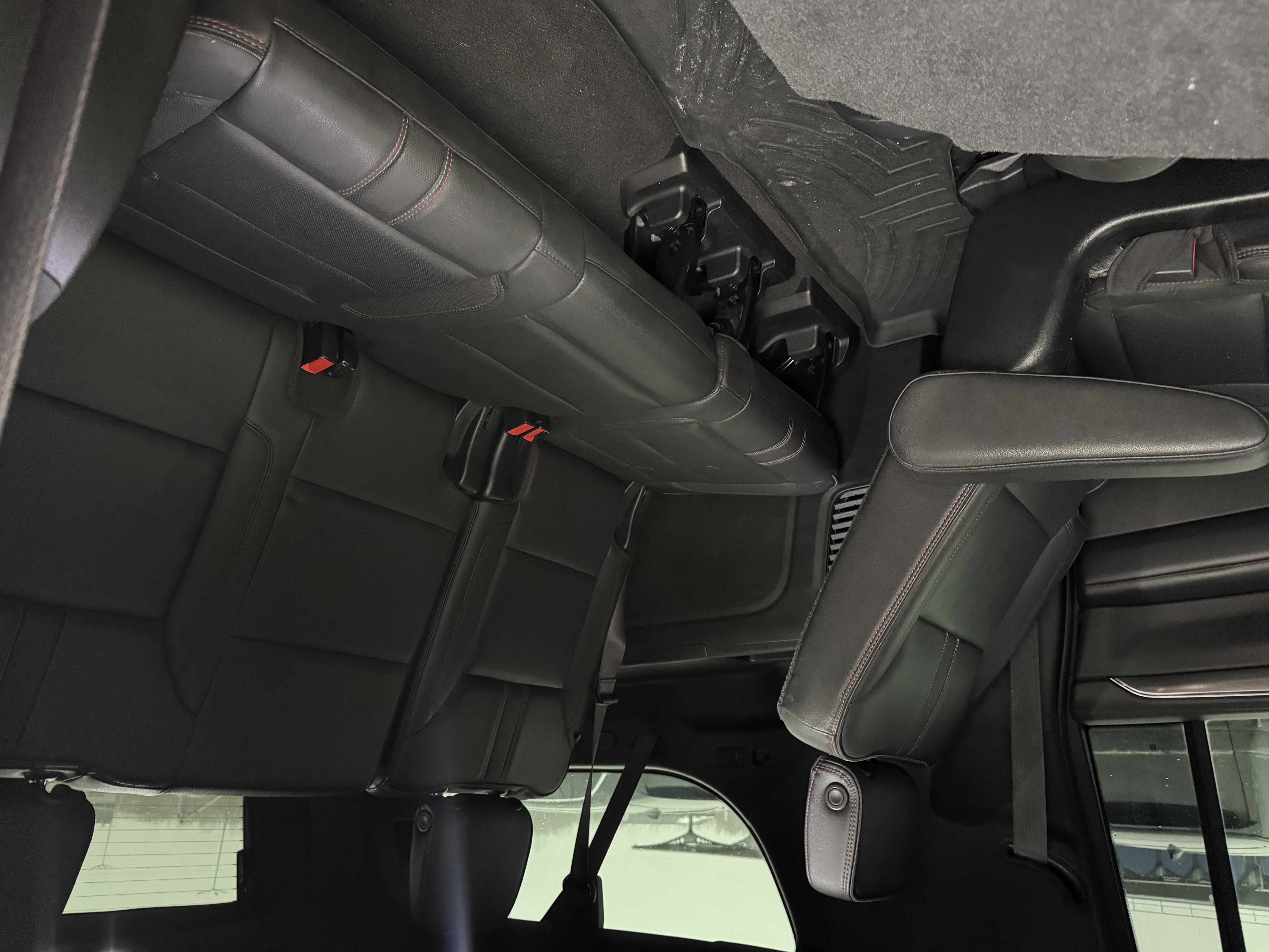 Chevrolet Suburban photo 9