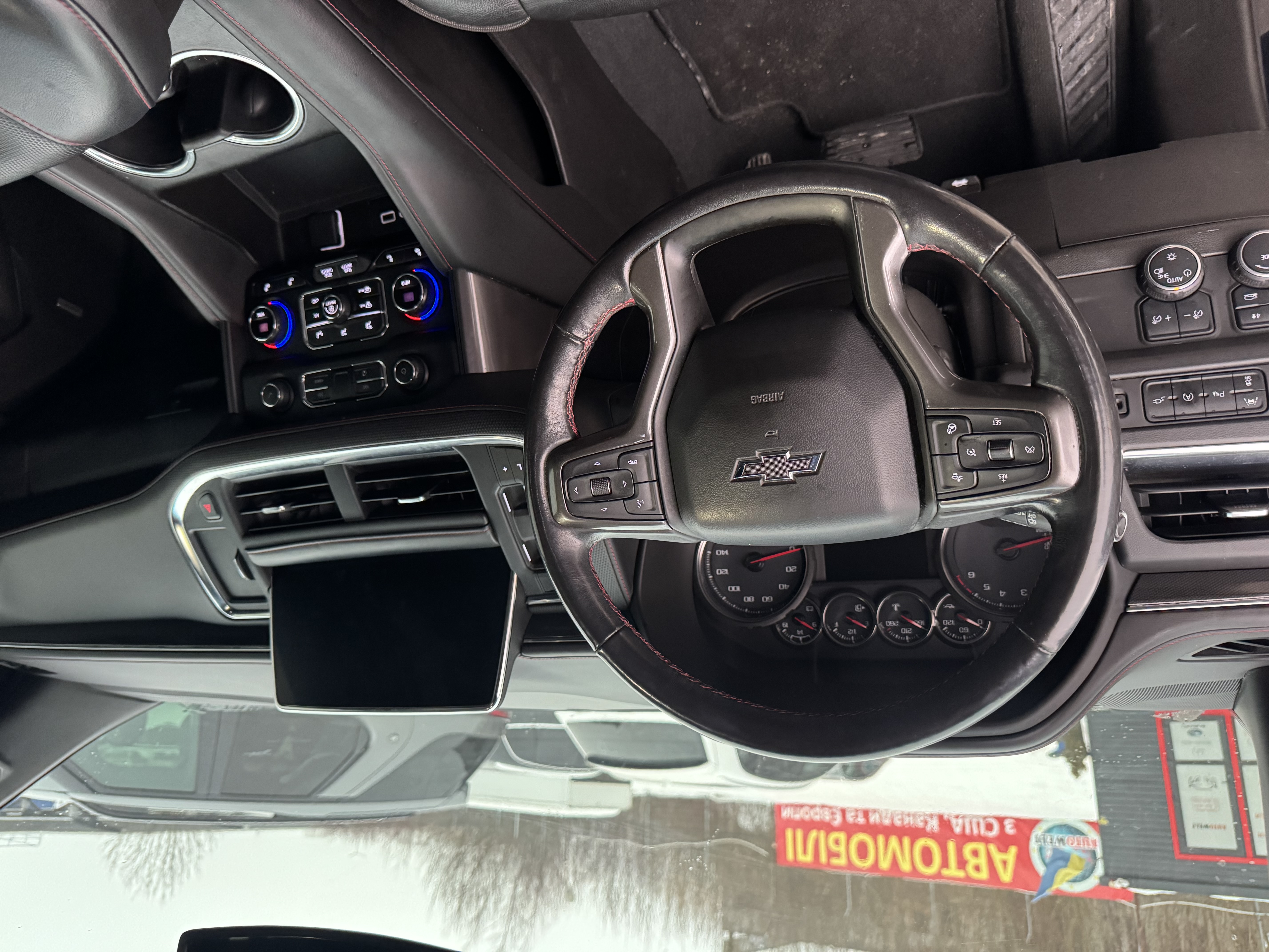 Chevrolet Suburban photo 6