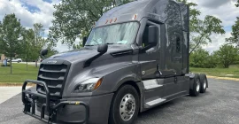 Freightliner Cascadia 126 vs. Kenworth T680