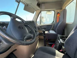 2018 FREIGHTLINER, CASCADIA 125 - Image #4