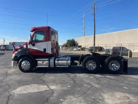 2017 FREIGHTLINER, CASCADIA 113 - Image #4