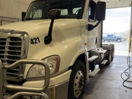 2018 FREIGHTLINER, CASCADIA 125 - Image #2