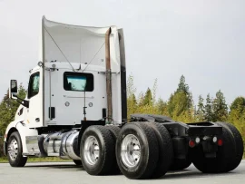 2018 PETERBILT, 579 TANDEM DAY CAB 510 HP 18 SPD AUTO SUPER 40S FULL LOCKERS SLIDING 5TH WHEEL - Image #4