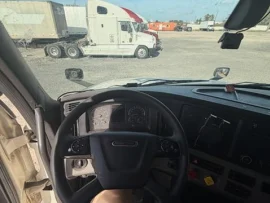 2019 FREIGHTLINER, CASCADIA 126 - Image #4