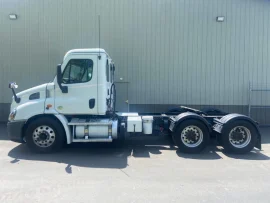 2019 FREIGHTLINER, CASCADIA - Image #2