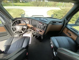 2023 FREIGHTLINER, CASCADIA 126 - Image #3