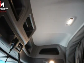 2017 PETERBILT, 579 TANDEM AXLE SLEEPER SEMI  - Image #2