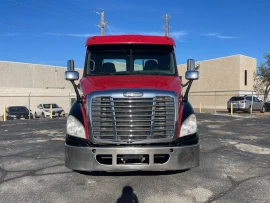 2017 FREIGHTLINER, CASCADIA 113 - Image #2