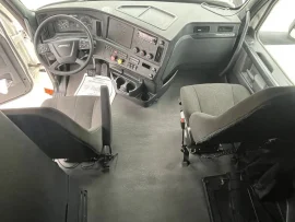 2015 FREIGHTLINER, CASCADIA 126 - Image #4