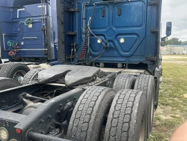 2021 FREIGHTLINER, CASCADIA 126 - Image #2