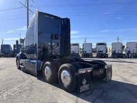 2021 INTERNATIONAL, LT625 - Image #3