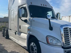 2017 FREIGHTLINER, CASCADIA 125 - Image #2