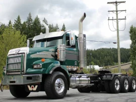 2017 WESTERN STAR, 4900SA TRI DRIVE DAY CAB ISX 600HP 18 SPD 16K FRONT AXLE 69K REAR AXLES FULL LOCKERS FIFTH WHEEL LEATHER LOADED - Image #2