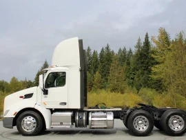 2018 PETERBILT, 579 TANDEM DAY CAB 510 HP 18 SPD AUTO SUPER 40S FULL LOCKERS SLIDING 5TH WHEEL - Image #3
