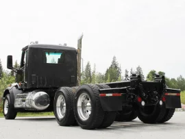 2017 PETERBILT, 567 TANDEM DAY CAB - Image #4