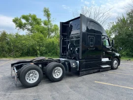 2023 FREIGHTLINER, CASCADIA 126 - Image #3