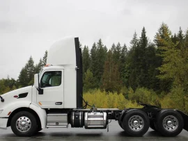 2018 PETERBILT, 579 TANDEM DAY CAB 455 HP 13 SPD AUTO FULL LOCKERS SLIDING 5TH WHEEL - Image #3