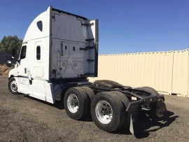 2019 FREIGHTLINER, CASCADIA - Image #3