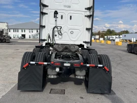 2021 FREIGHTLINER, CASCADIA 126 - Image #4
