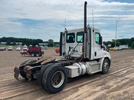 2013 FREIGHTLINER, CASCADIA 113 - Image #2