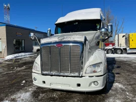 2017 PETERBILT, 587 - Image #4