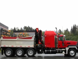 2006 MACK, CL733 Tri-Drive Dump Truck with Crane and Sleeper - Image #5