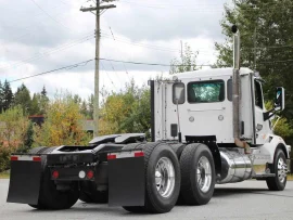 2017 PETERBILT, 567 Tandem Day Cab - Image #4