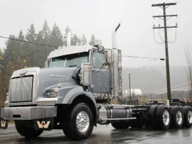 2017 WESTERN STAR, 4900SB DAY CAB TRI DRIVE - Image #2