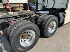 2016 VOLVO, VNL64T670 - Image #4